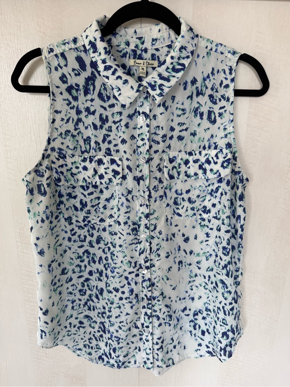 Emma & Olivia Blue & White Abstract Print Blouse | Sleeveless Collared Top